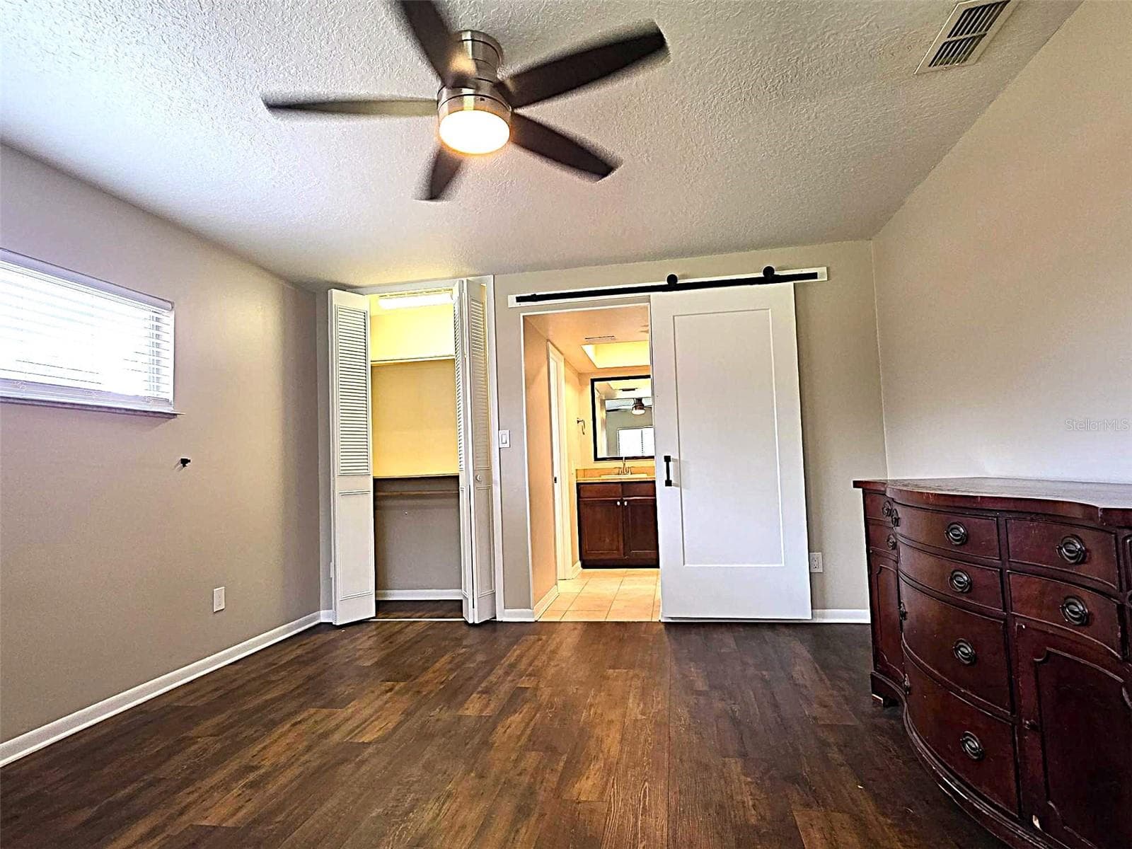 PRIMARY SUITE BARN DOOR TO PRIMARY BATH - 123 ELM SQ S, LAKELAND