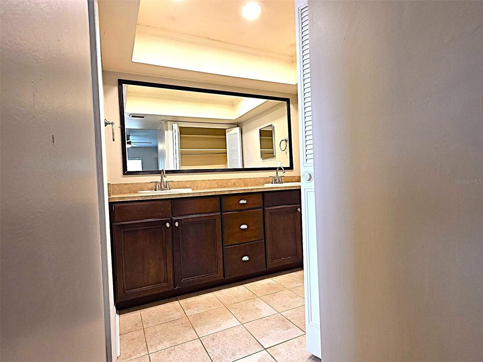 PRIMARY BATH - 123 ELM SQ S, LAKELAND
