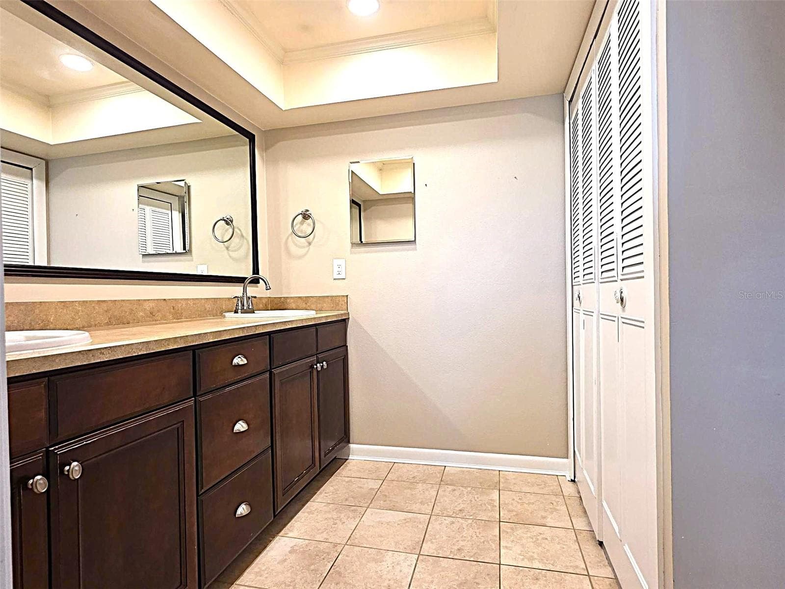 PRIMARY BATH - 123 ELM SQ S, LAKELAND
