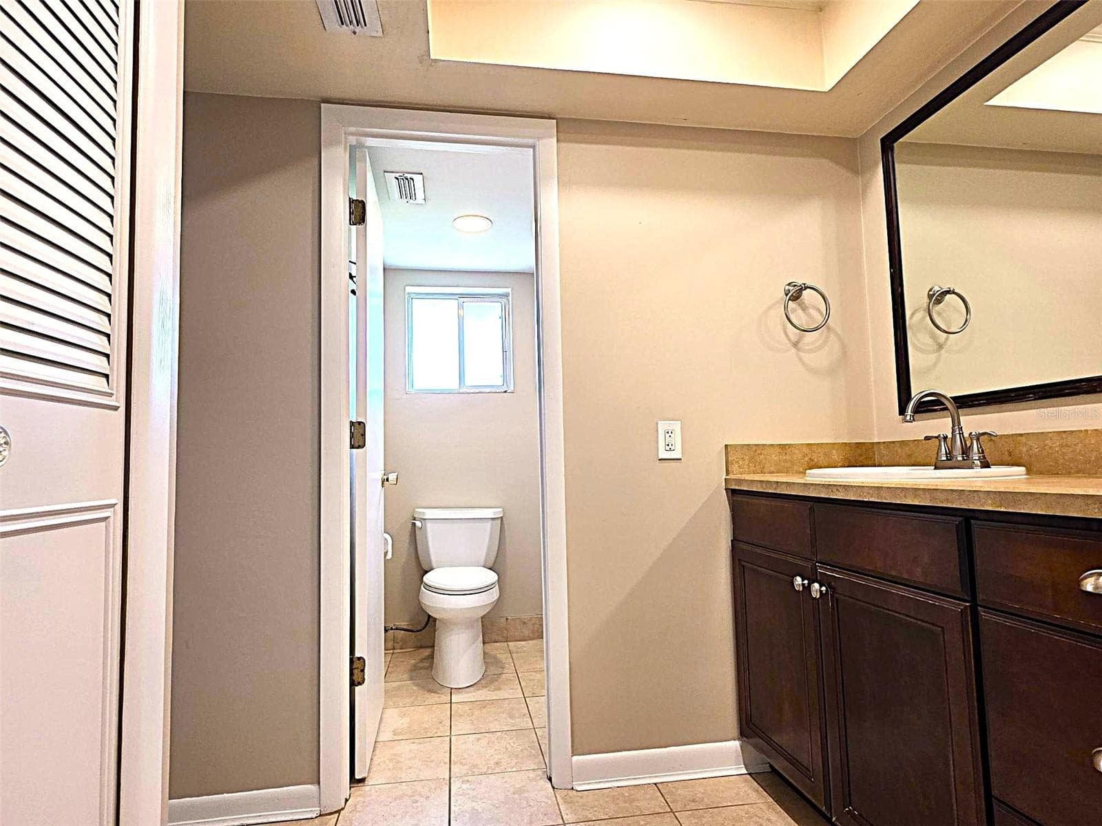 PRIMARY BATH - 123 ELM SQ S, LAKELAND