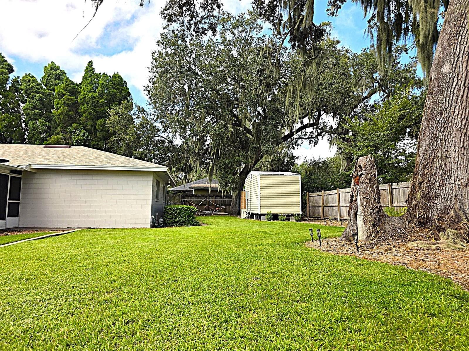 BAKCYARD TO SHED - 123 ELM SQ S, LAKELAND