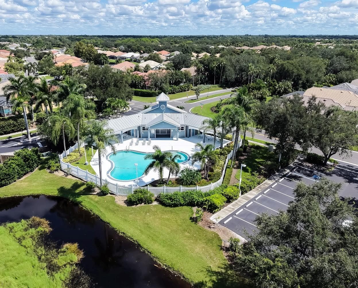 Just nine homes away from the heated community pool. - 5113 FLAGSTONE DR, SARASOTA