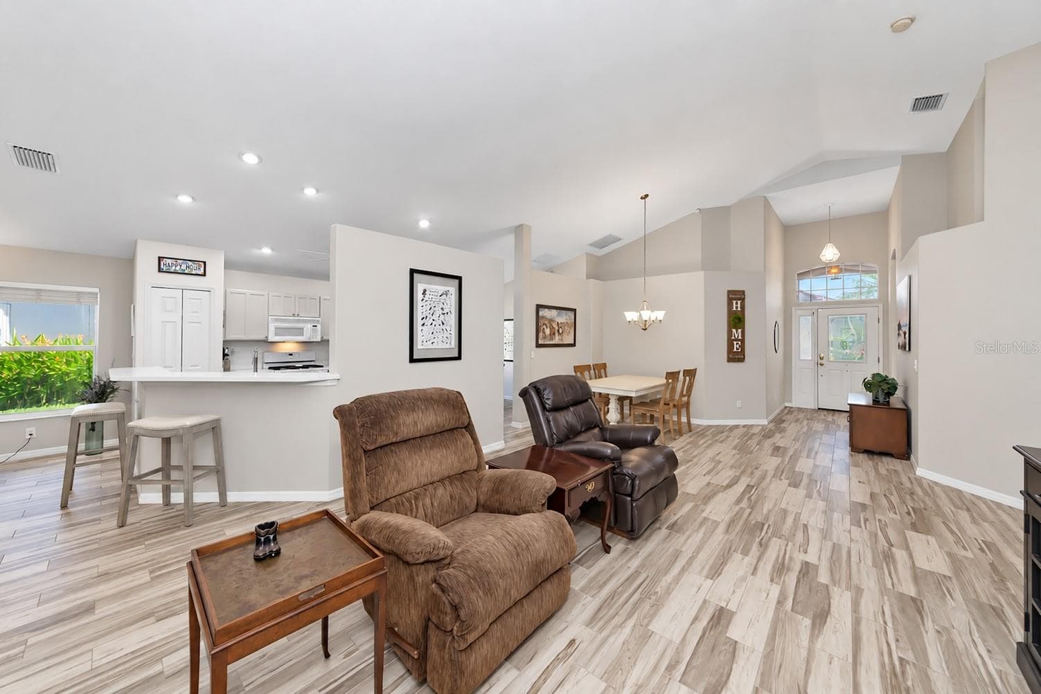 Combined living and dining room. - 5113 FLAGSTONE DR, SARASOTA