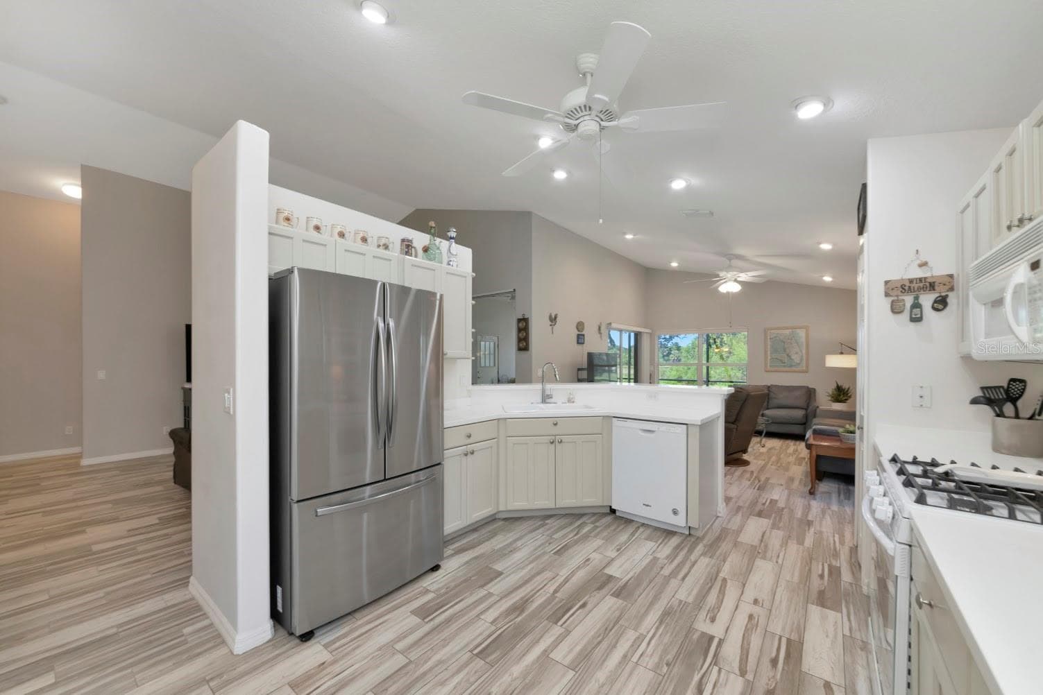Shaker style cabinets. Replumbed w/PEX 2017. - 5113 FLAGSTONE DR, SARASOTA