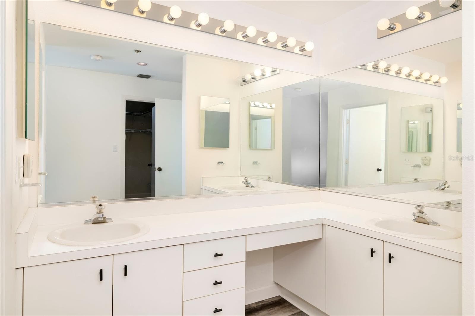 Townhouse at 1920 HARBOURSIDE DR #1003, LONGBOAT KEY, photo 37 of 90