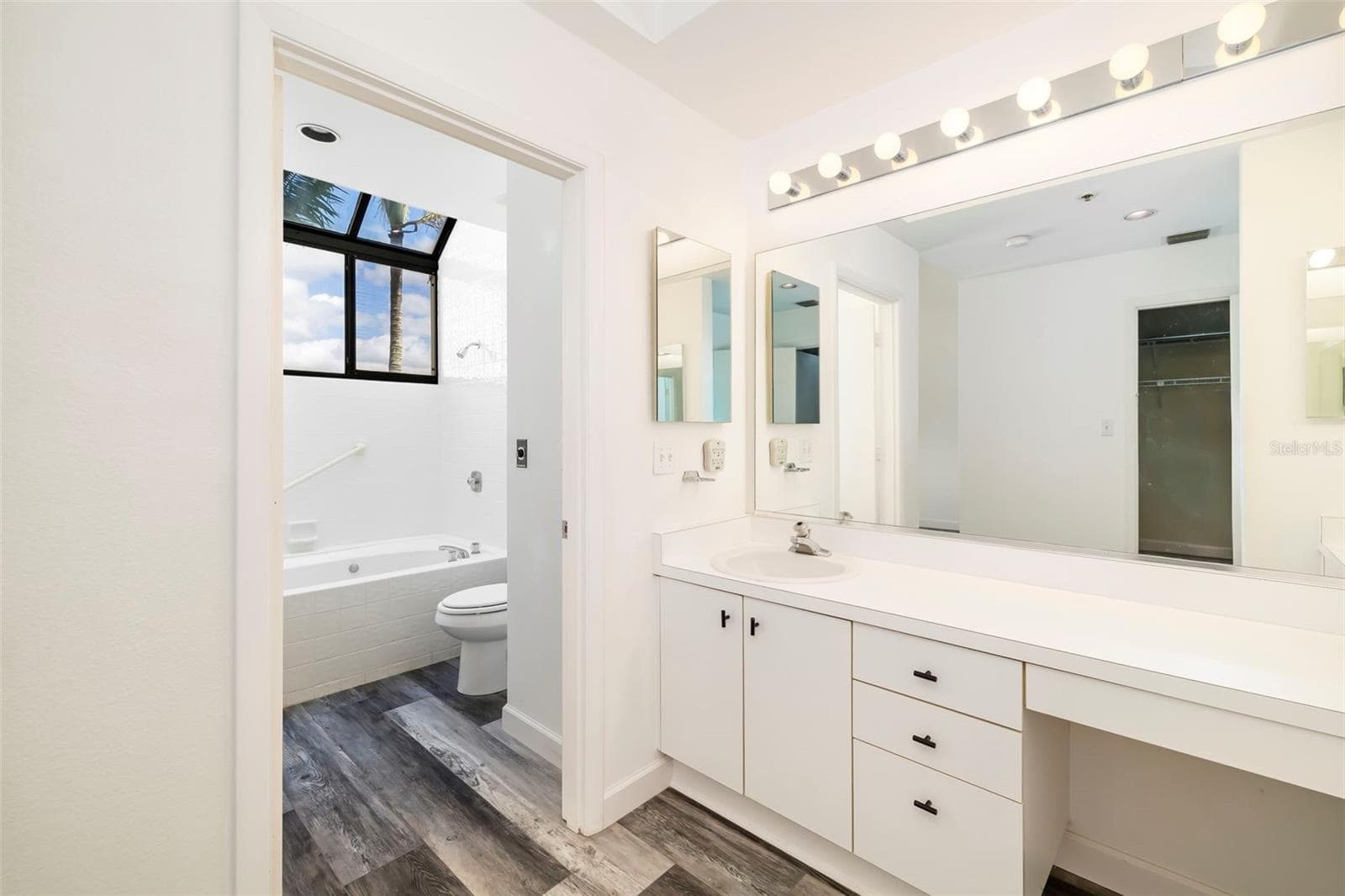 Townhouse at 1920 HARBOURSIDE DR #1003, LONGBOAT KEY, photo 38 of 90