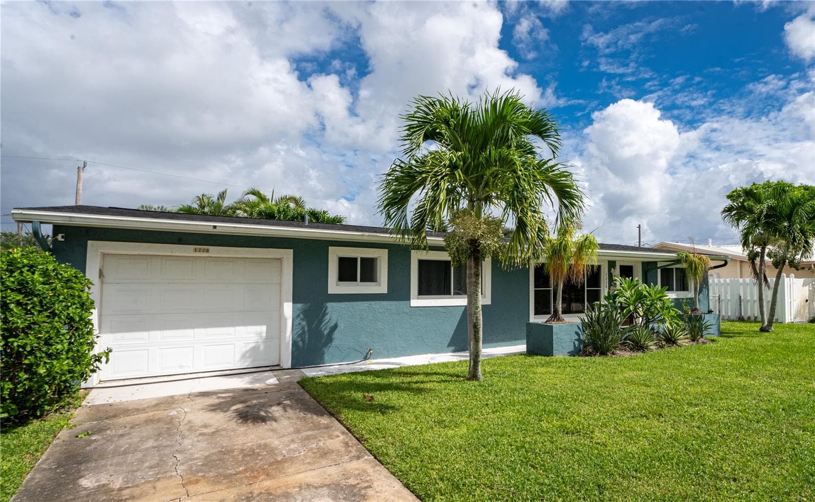 1228 YACHT CLUB BLVD