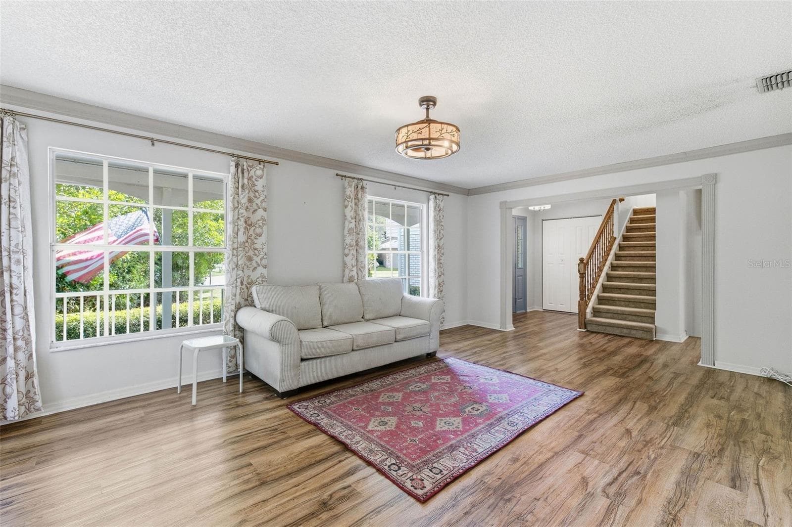 Living room - 1304 TREETOP DR, PALM HARBOR