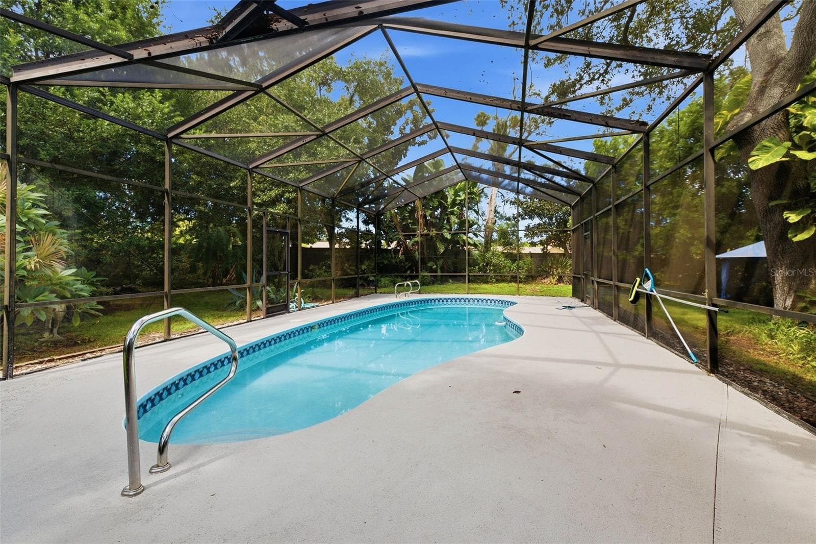 covered patio to pool - 1304 TREETOP DR, PALM HARBOR