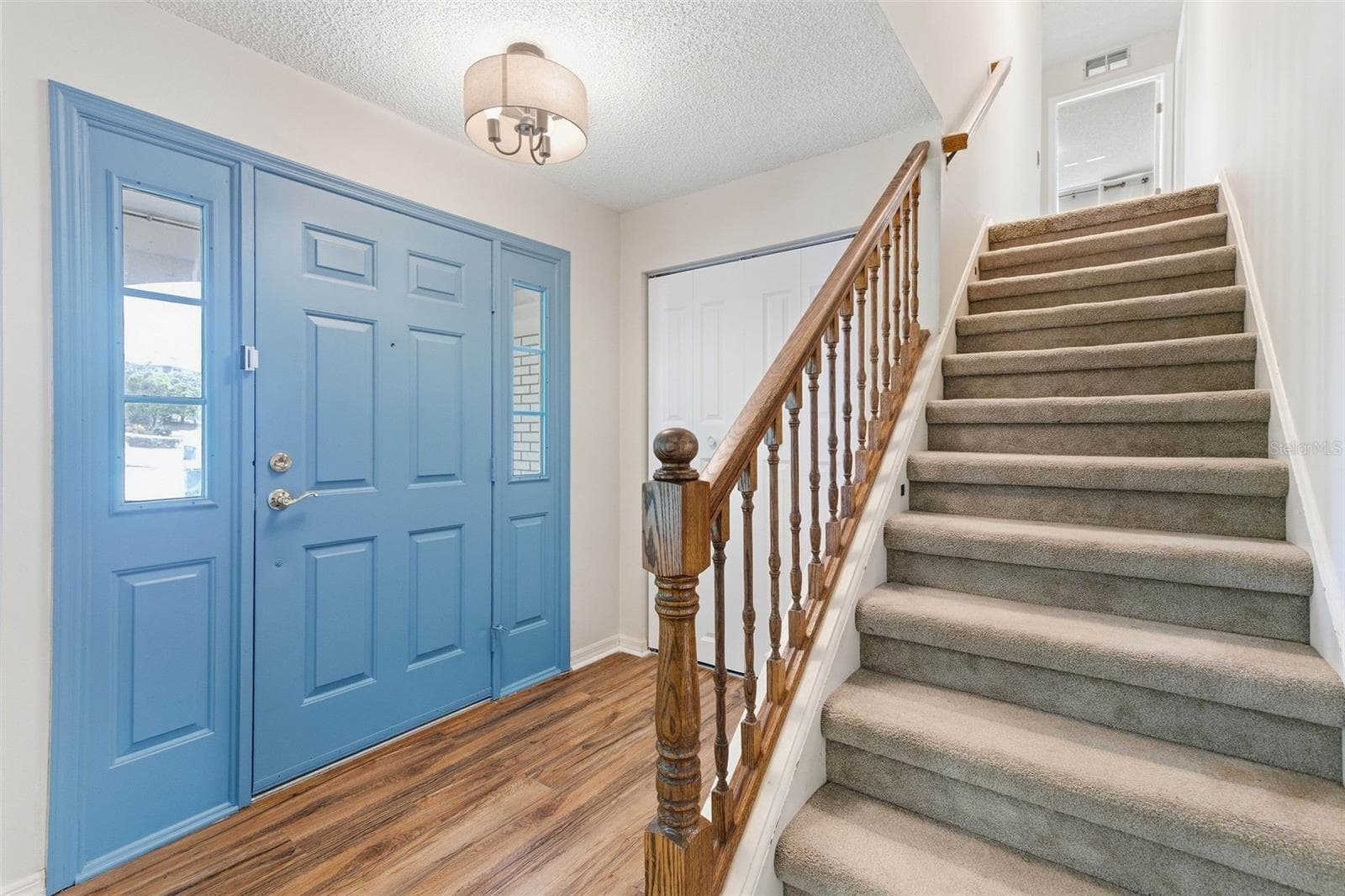 stairwell to bedrooms upstairs - 1304 TREETOP DR, PALM HARBOR