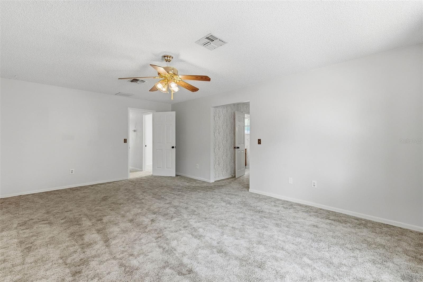 primary bedroom - 1304 TREETOP DR, PALM HARBOR