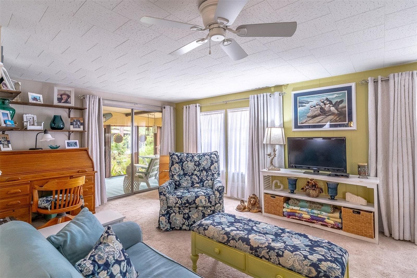 sliding doors to screened patio - 605 W CLUB BLVD, LAKE MARY