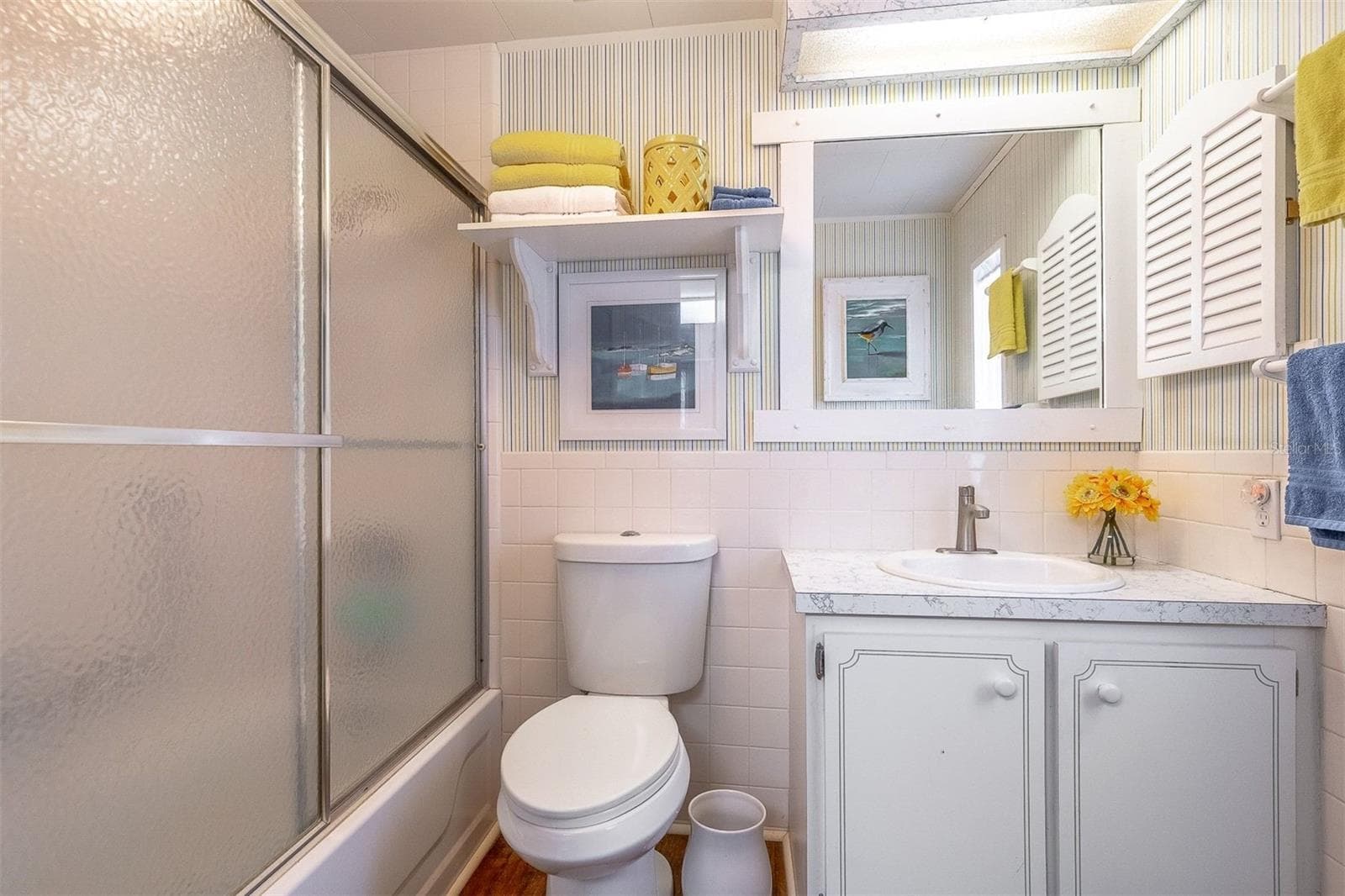 2nd bathroom with tub - 605 W CLUB BLVD, LAKE MARY