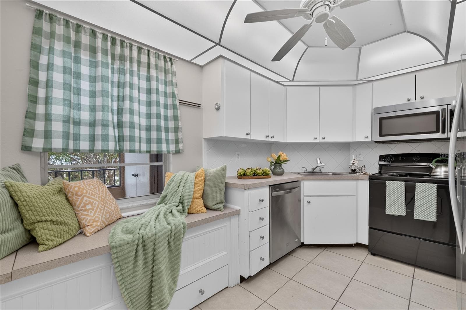 Kitchen. - 203 RUBENS DR #F, NOKOMIS