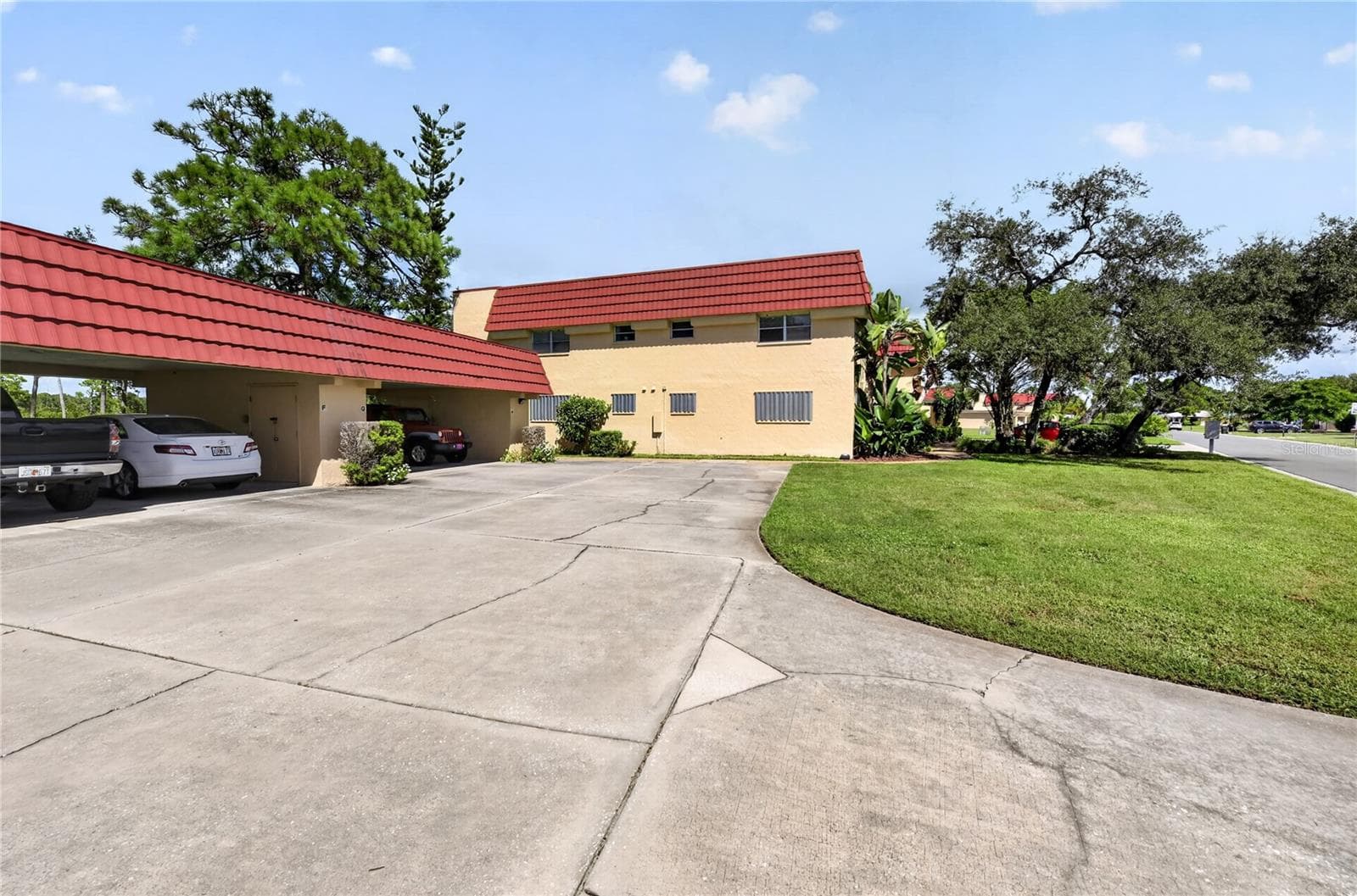 Building and carport. - 203 RUBENS DR #F, NOKOMIS