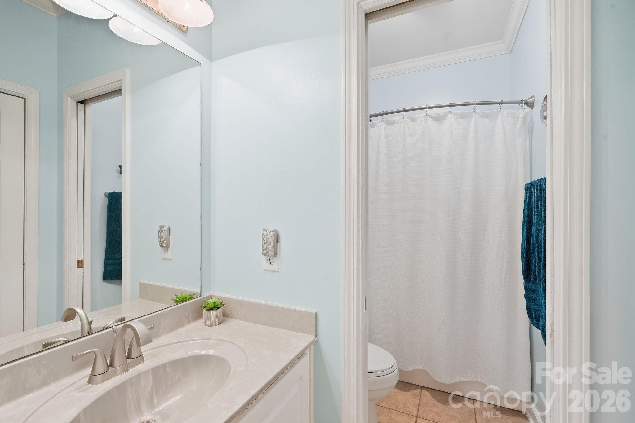 Bathroom #2 - Main Level - 2055 Tiger Paw Lane, York