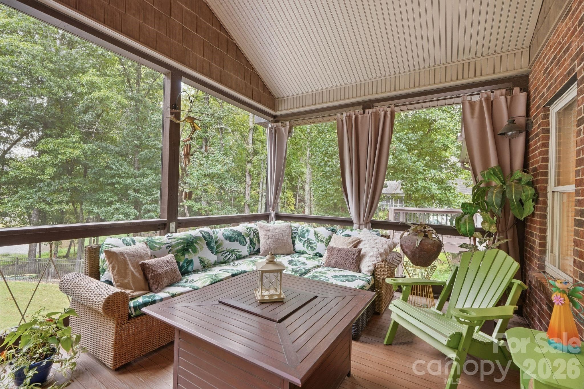 Screened Porch - Main Level - 2055 Tiger Paw Lane, York