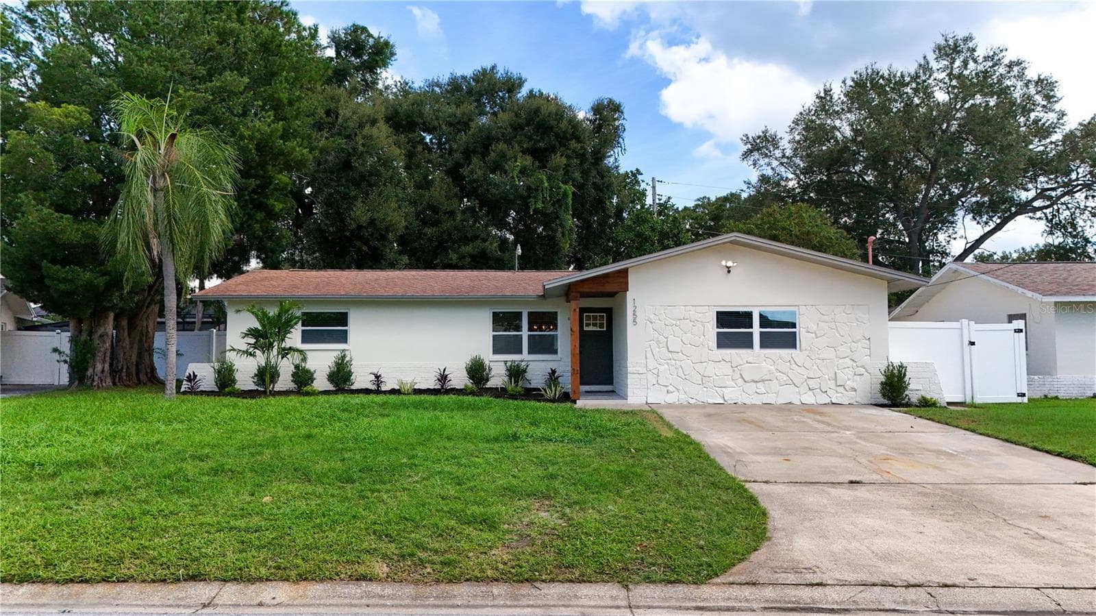 1255 E LAZY LAKE RD