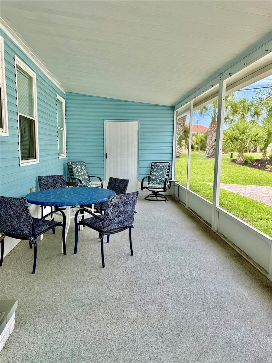 Side Screen Room - 615 S GREEN CIR, VENICE