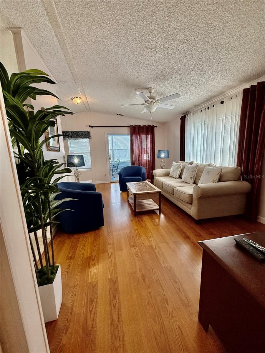 Living Room - 615 S GREEN CIR, VENICE