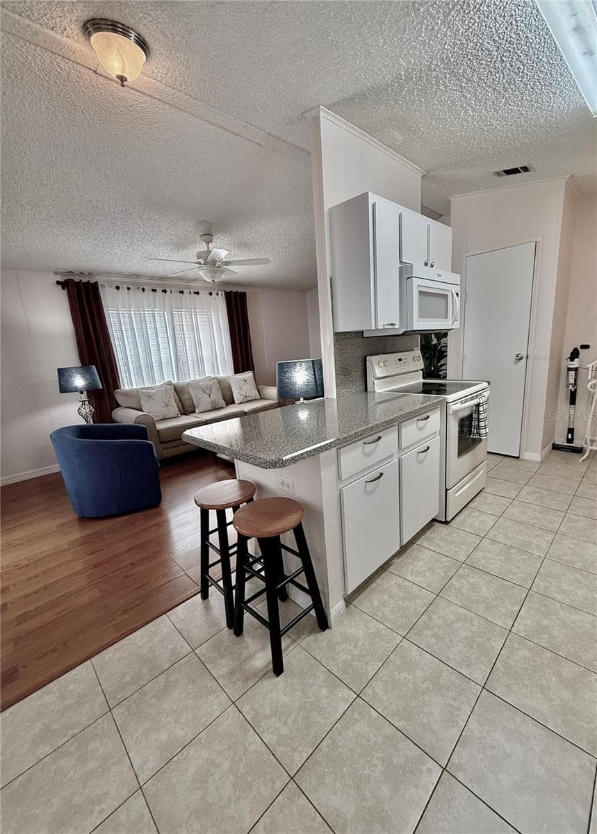 Kitchen - 615 S GREEN CIR, VENICE