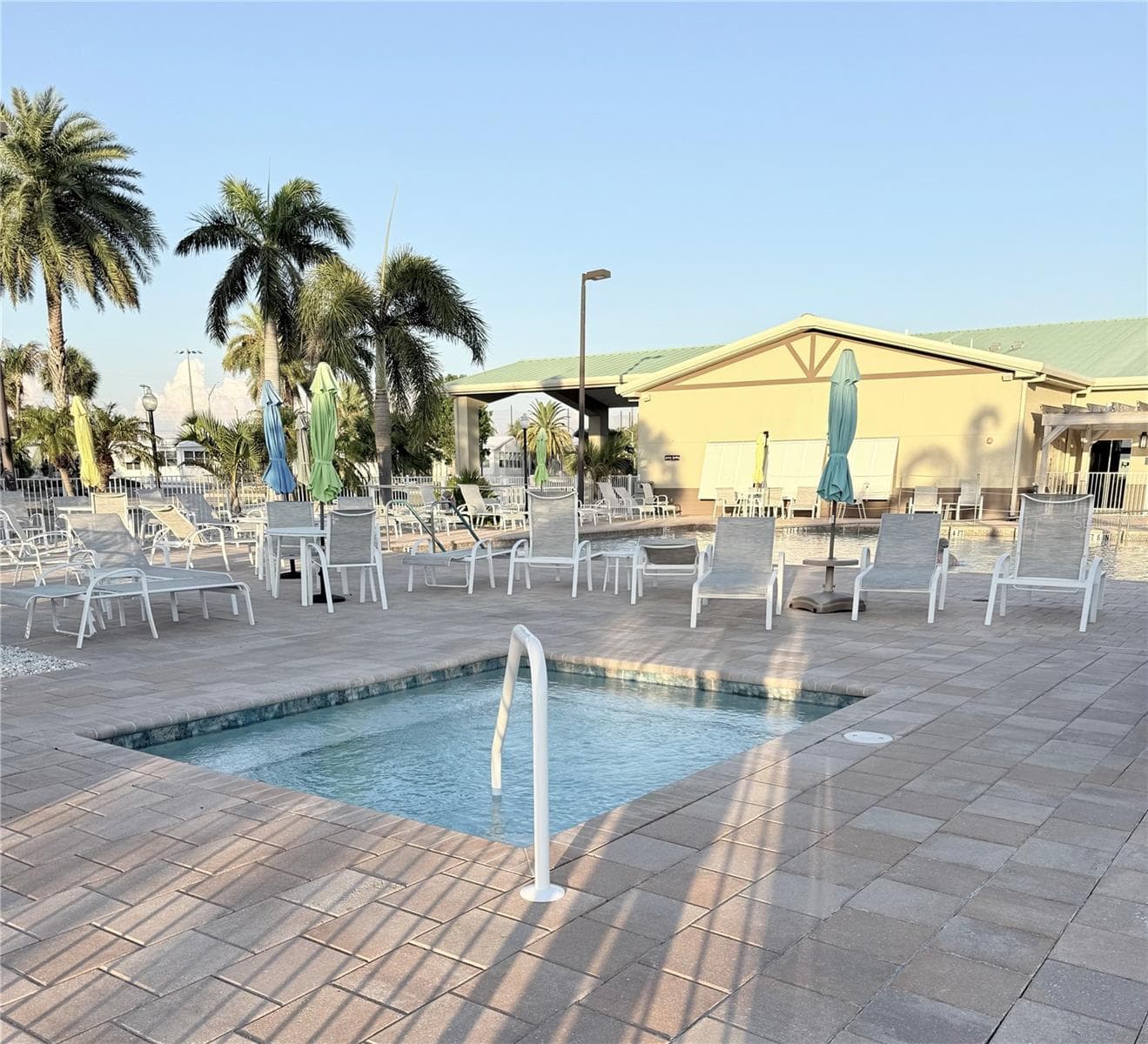 Hot tub - 615 S GREEN CIR, VENICE