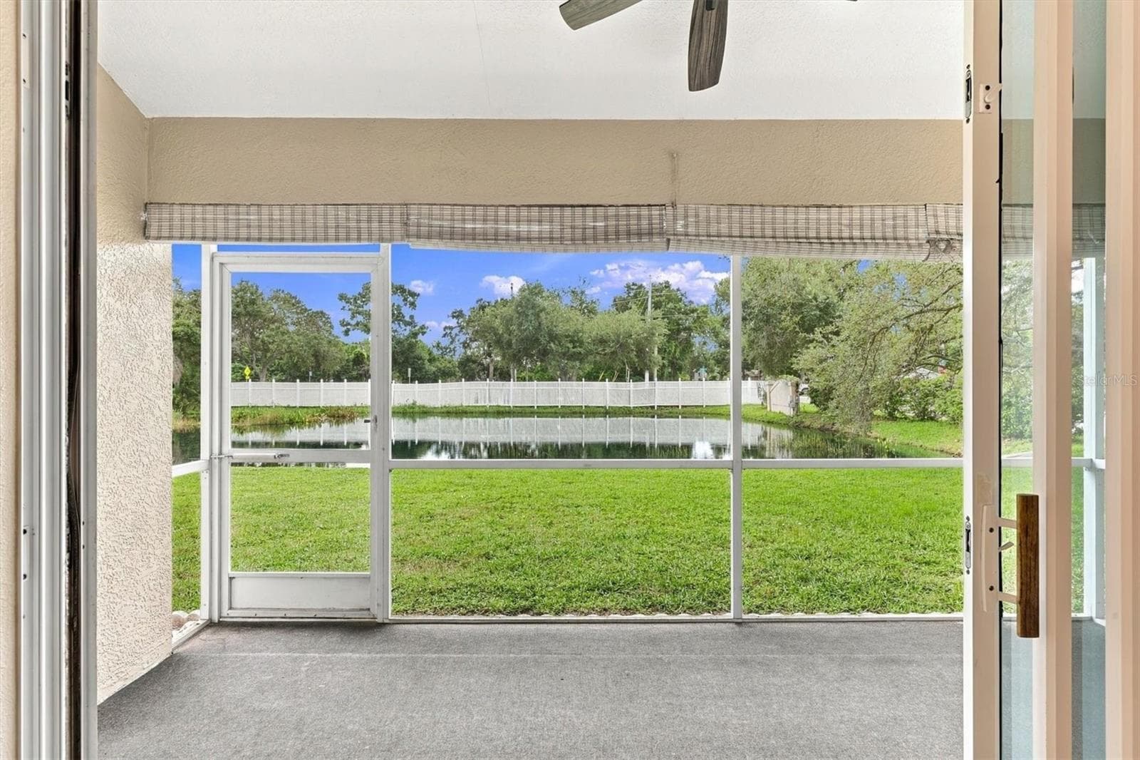 Screened lanai overlooking the pond - 2404 50TH DR E, BRADENTON