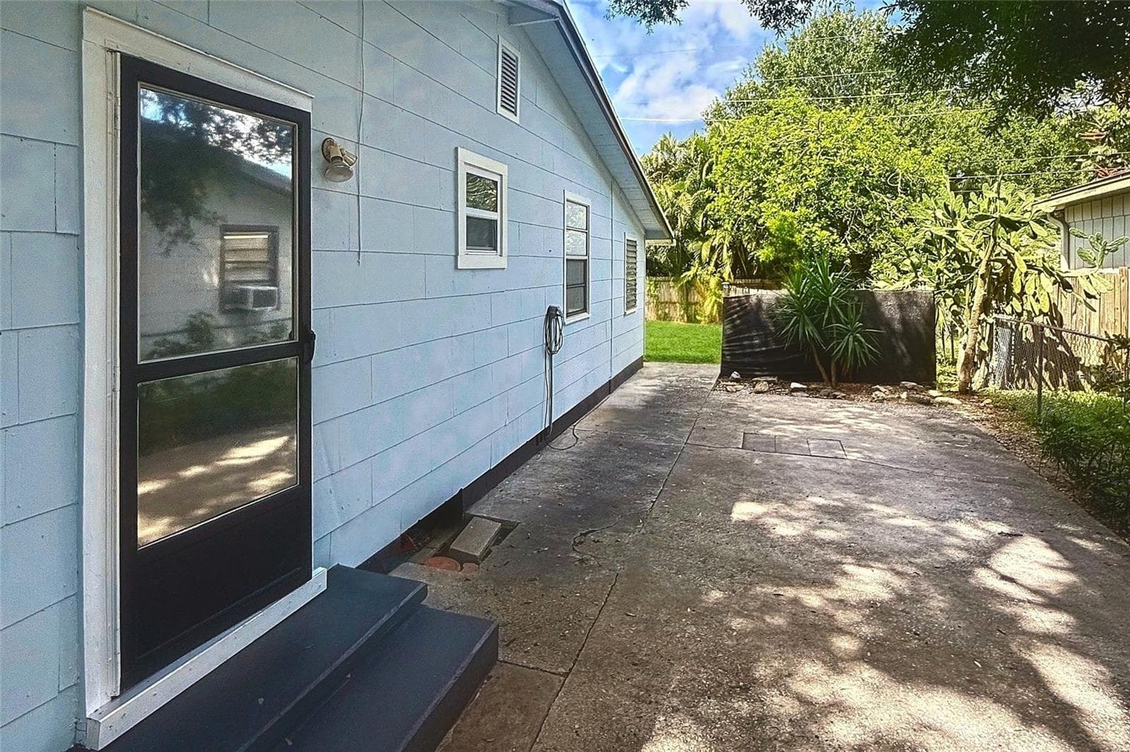 Single Family Residence at 4480 NEWARK ST N, ST PETERSBURG, photo 4 of 35