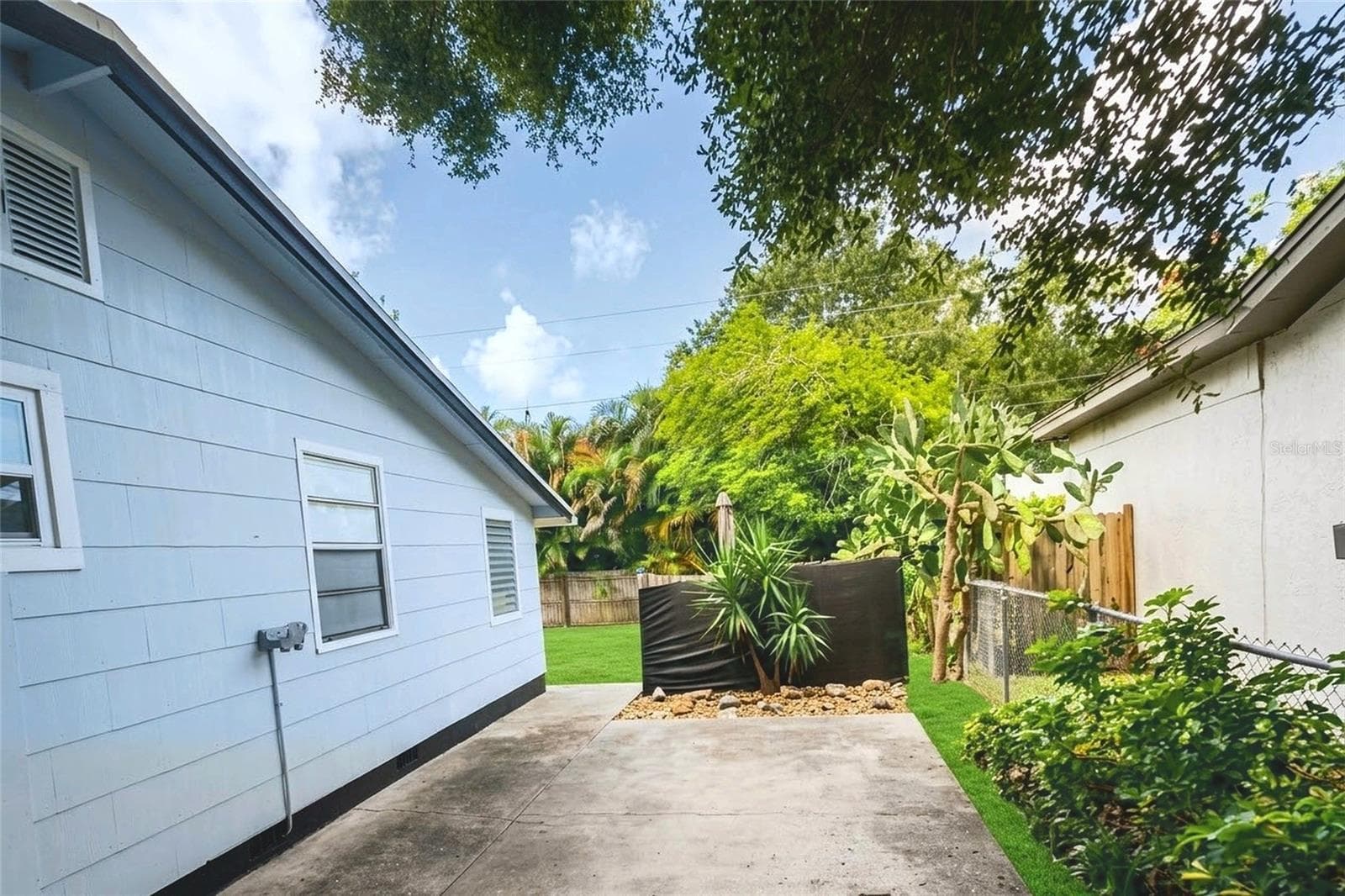 Single Family Residence at 4480 NEWARK ST N, ST PETERSBURG, photo 6 of 35