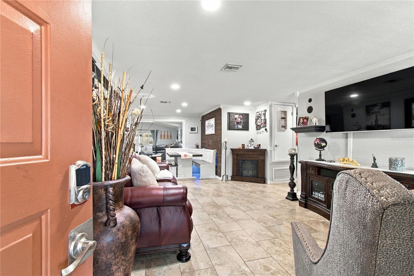 Single Family Residence at 16012 SADDLESTRING DR, TAMPA, photo 2 of 70