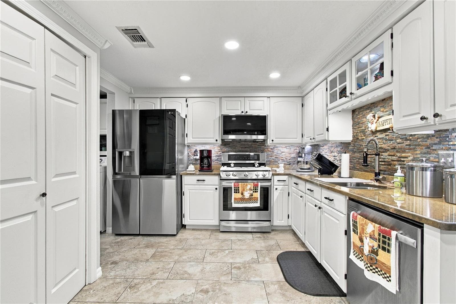 Single Family Residence at 16012 SADDLESTRING DR, TAMPA, photo 23 of 70