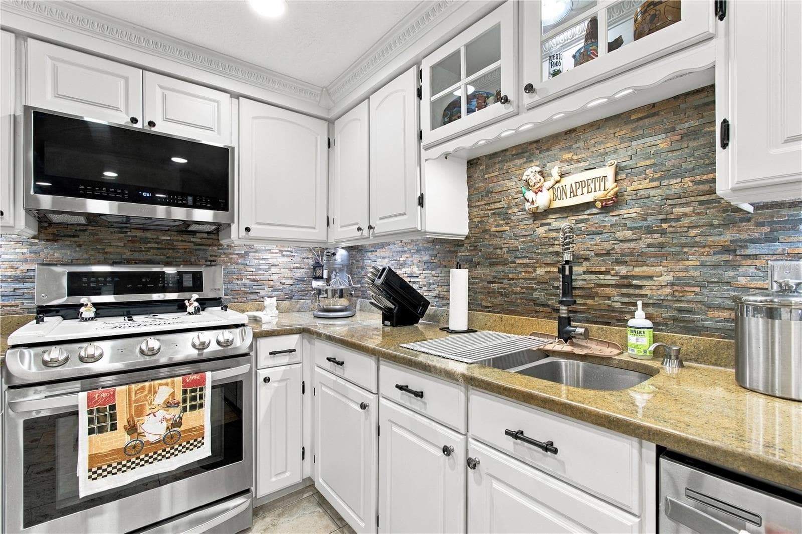 Single Family Residence at 16012 SADDLESTRING DR, TAMPA, photo 24 of 70