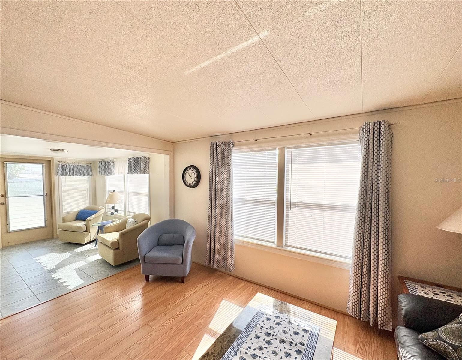 Extra Sitting area off living room - 603 S GREEN CIR, VENICE