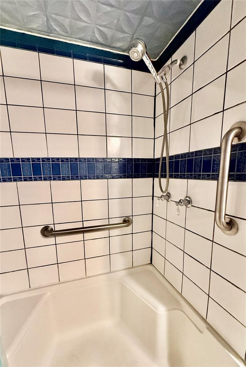 Bathroom - 603 S GREEN CIR, VENICE