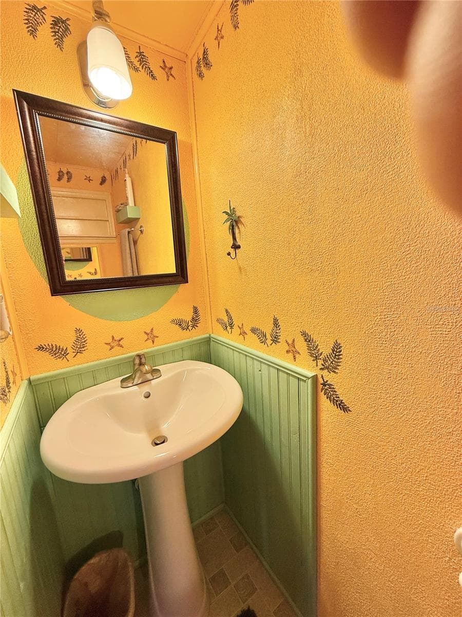 1/2 Bathroom - 603 S GREEN CIR, VENICE