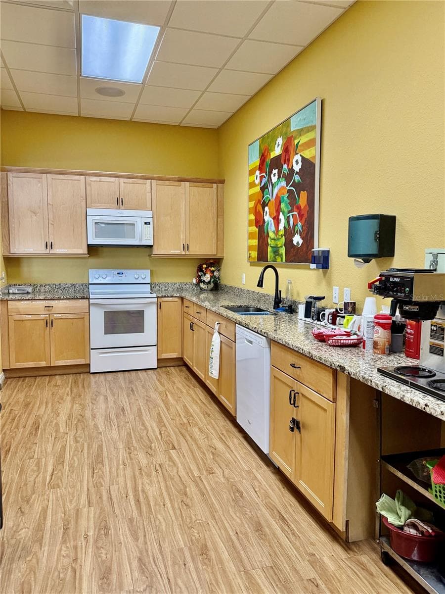 Community Kitchen - 603 S GREEN CIR, VENICE