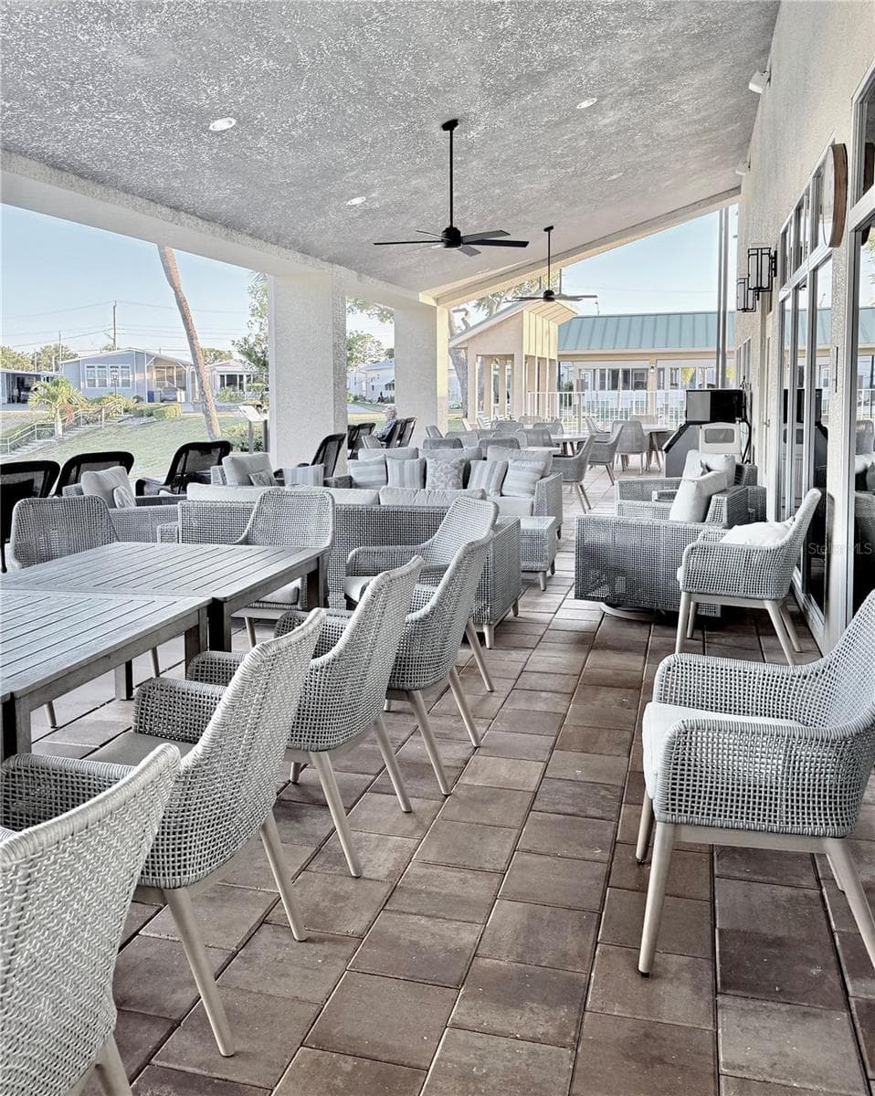 Outdoor Tables overlooking the waterway - 603 S GREEN CIR, VENICE