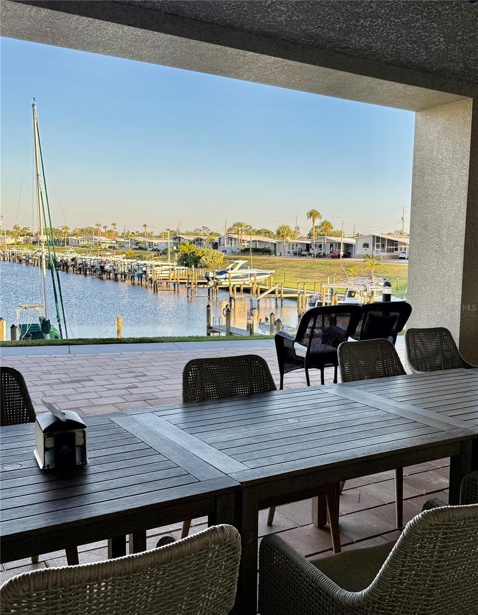Waterway eating area - 603 S GREEN CIR, VENICE