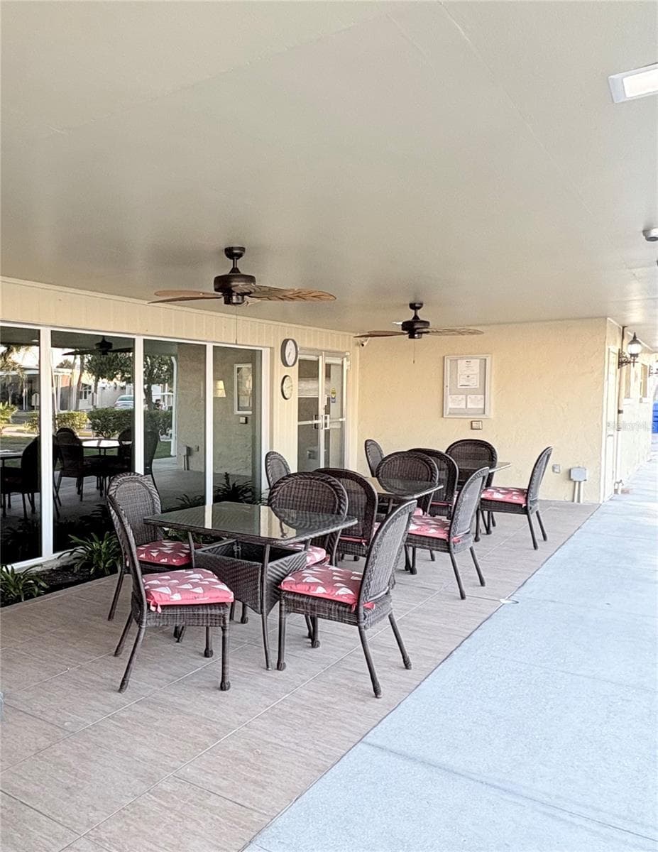 Outdoor area near community center - 603 S GREEN CIR, VENICE