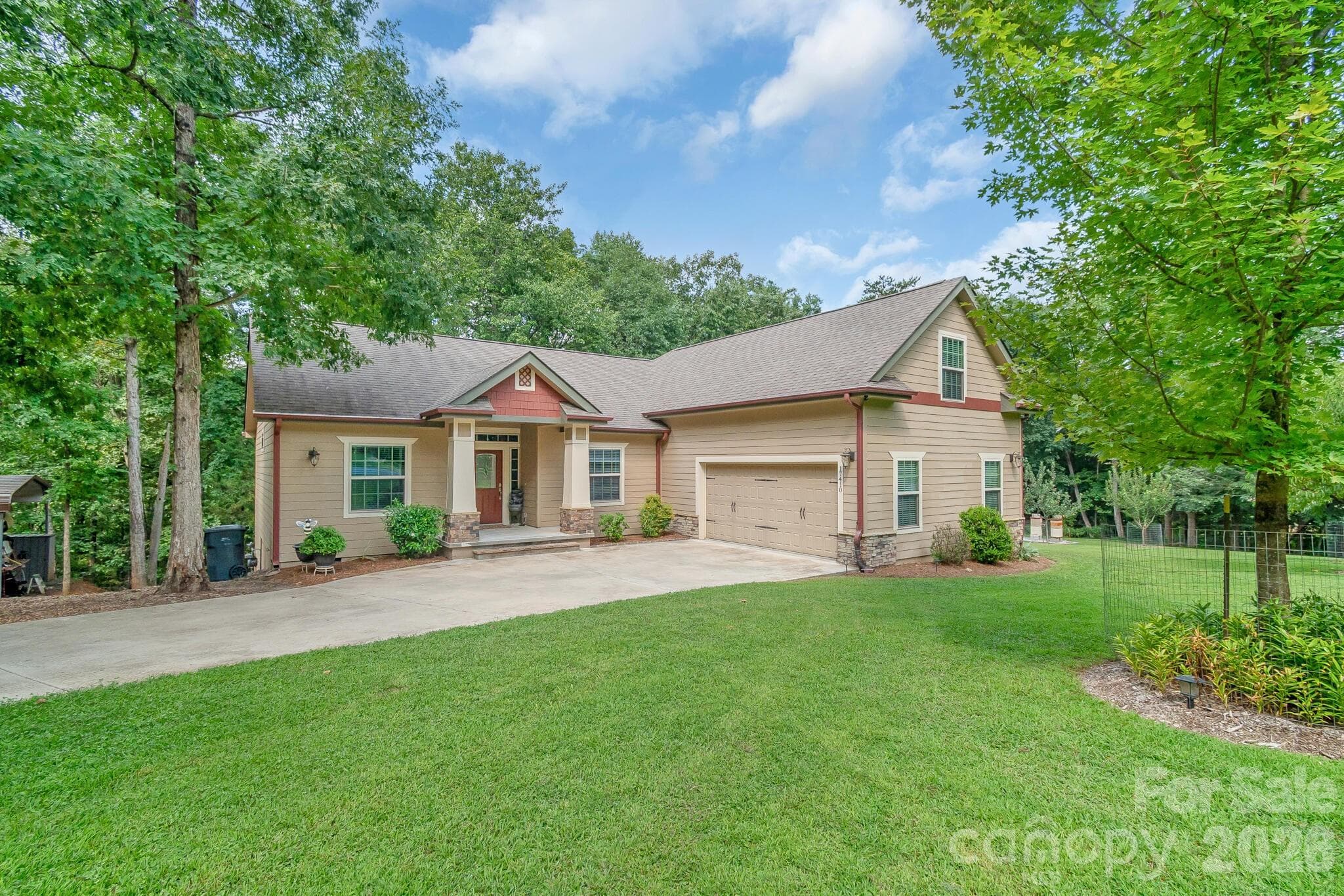 Single Family Residence at 17410 Green Hill Road, Charlotte, photo 2 of 42