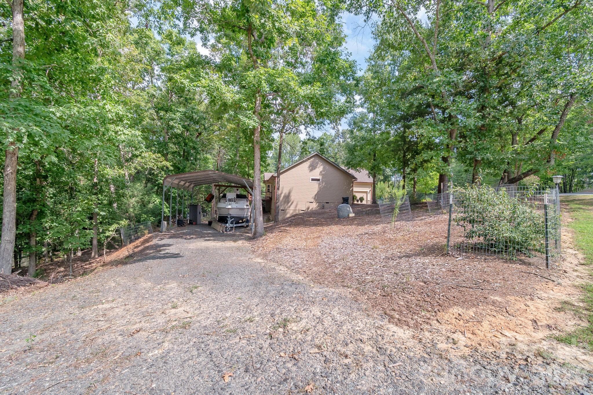 Single Family Residence at 17410 Green Hill Road, Charlotte, photo 12 of 42
