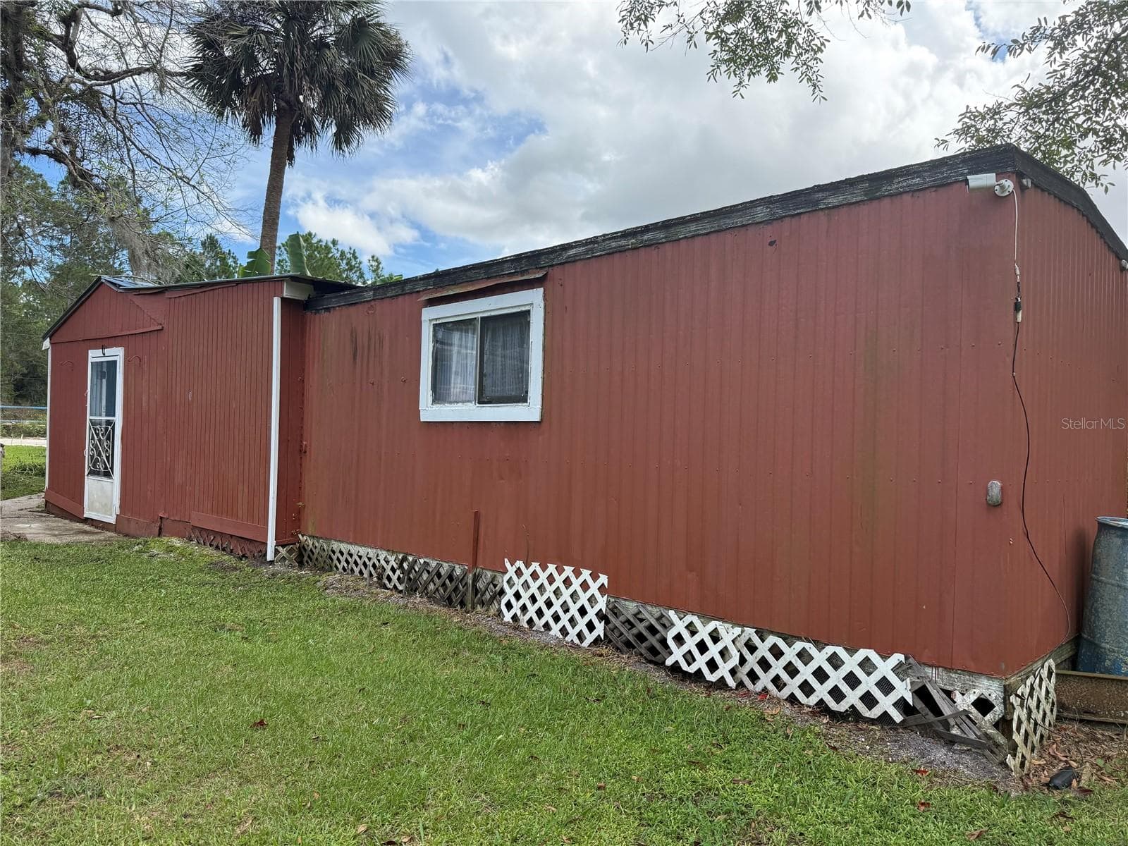 This building has alot of potential - 1844 PAPAYA ST, BUNNELL