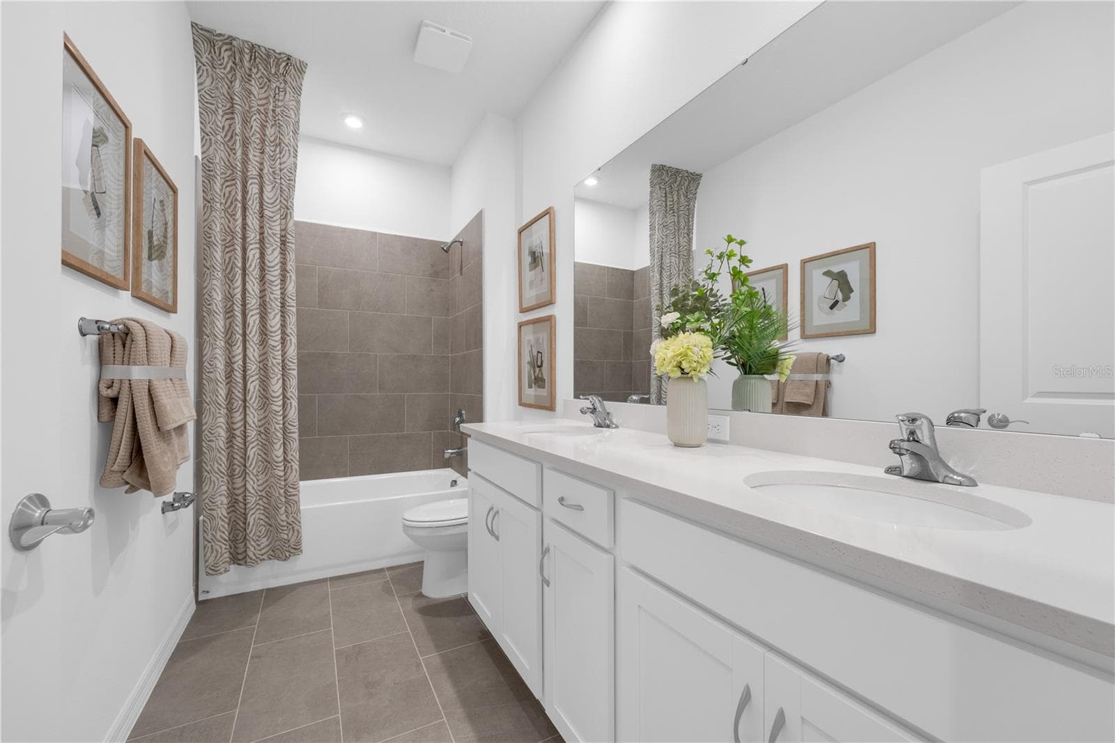 Single Family Residence at 842 PEBBLE CREST LN, EAGLE LAKE, photo 11 of 24