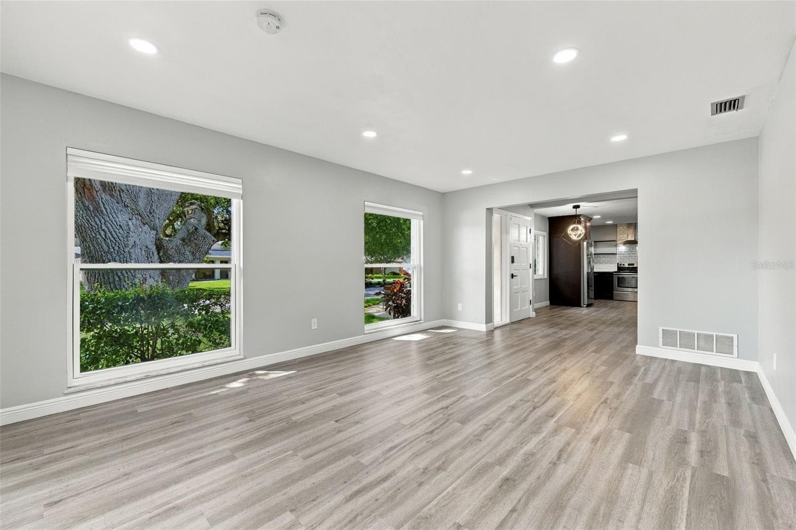 Single Family Residence at 2260 SAINT CHARLES DR, CLEARWATER, photo 5 of 37
