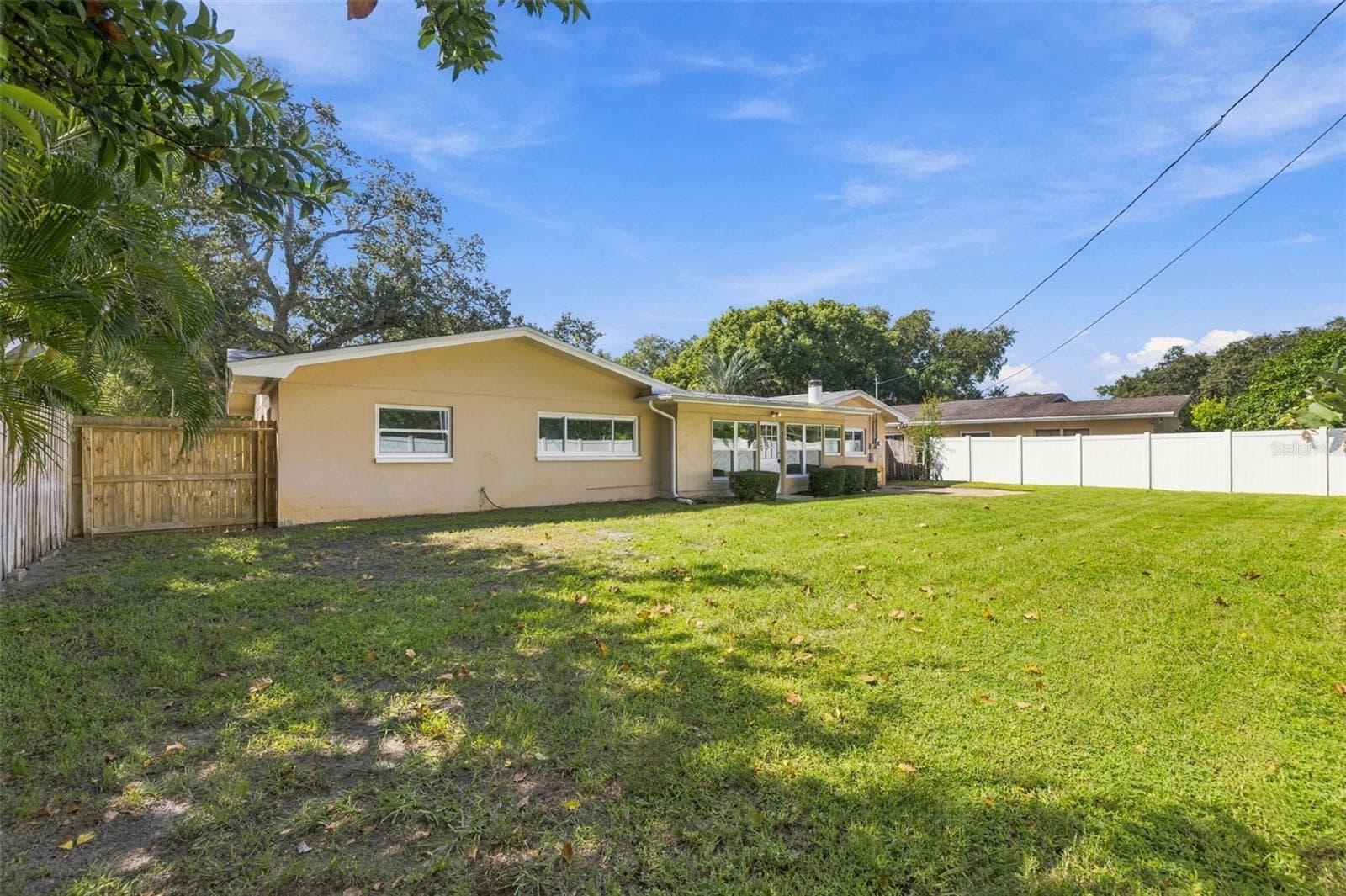 Single Family Residence at 2260 SAINT CHARLES DR, CLEARWATER, photo 26 of 37