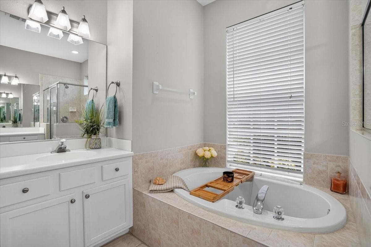 Single Family Residence at 14003 NIGHTHAWK TER, LAKEWOOD RANCH, photo 31 of 41