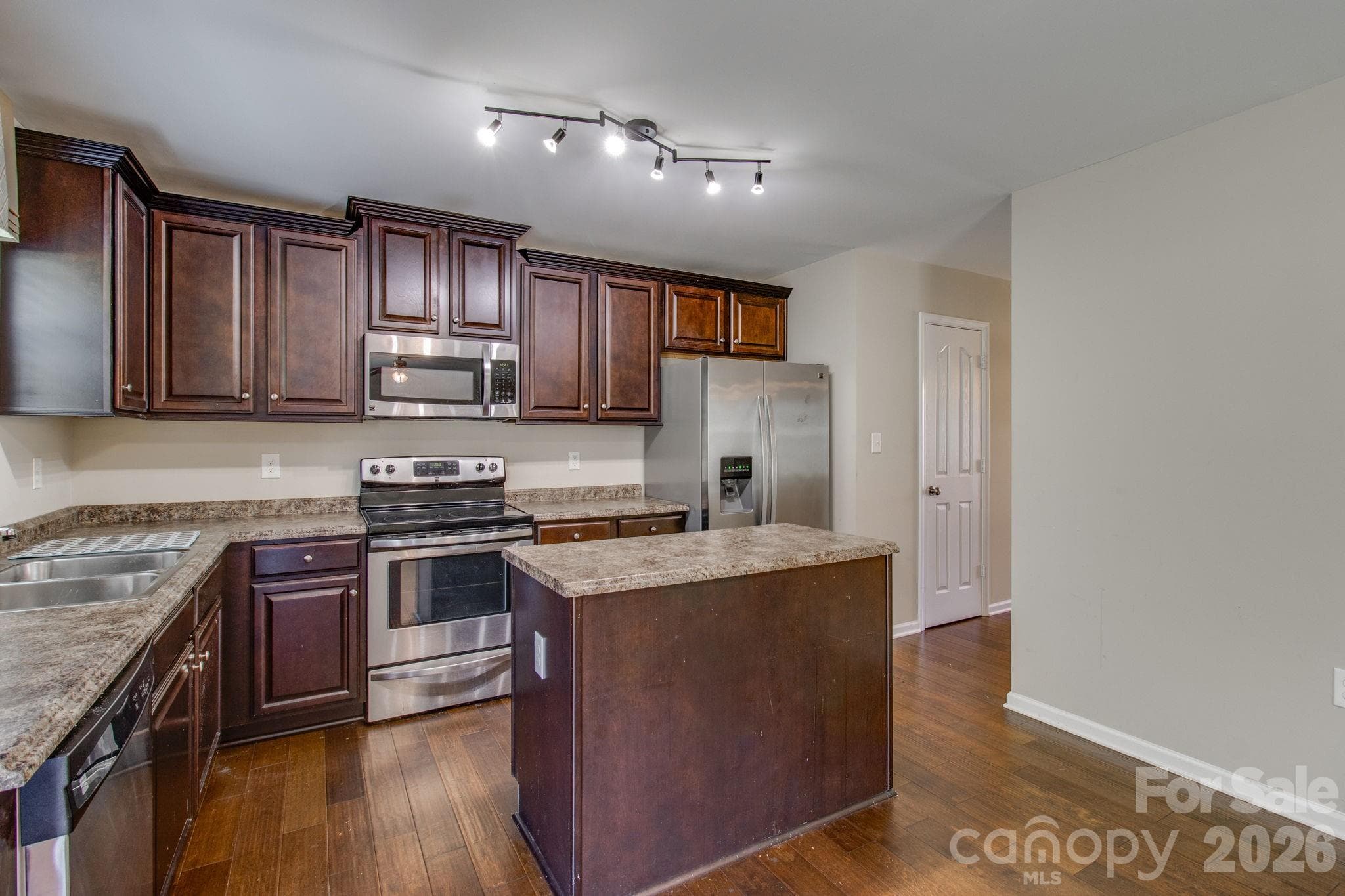 Single Family Residence at 2115 Fieldstone Gate Cove, Monroe, photo 9 of 40