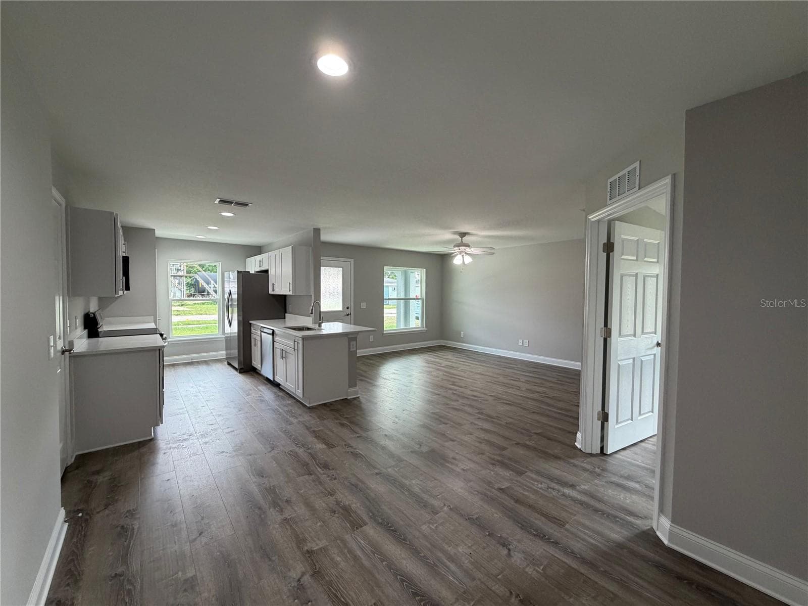 Dining area - 745 N 3RD ST, EAGLE LAKE