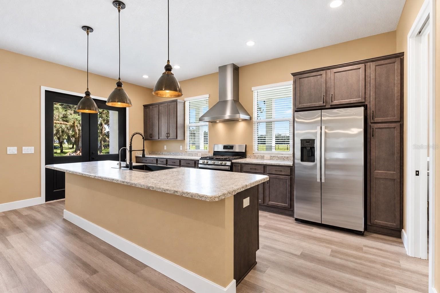 Kitchen - 2540 NE 77TH RD, WILDWOOD
