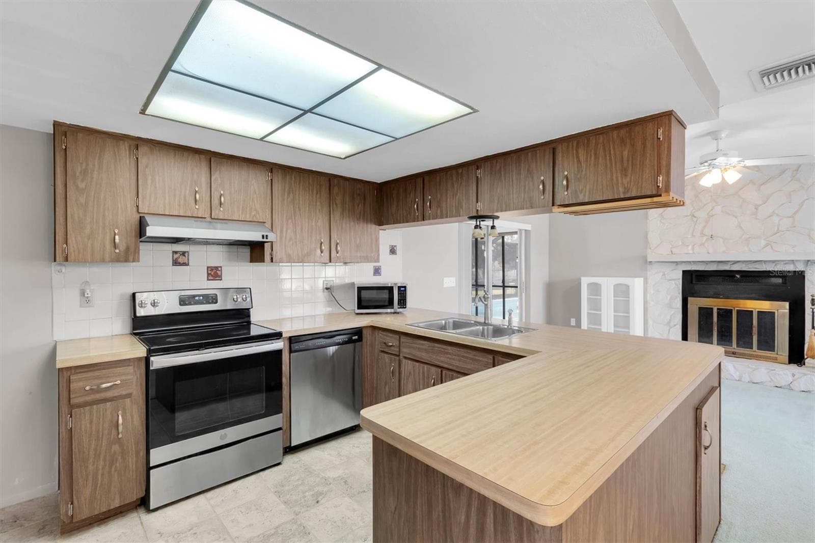Single Family Residence at 8708 BRIAR PATCH DR, PORT RICHEY, photo 13 of 40